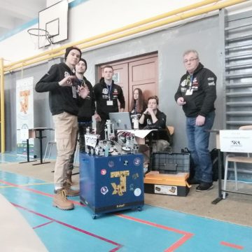 Echipa de robotică a CNDV Sighet s-a calificat la Faza Națională a competiției ”Nație prin Educație” Echipa de robotică a CNDV Sighet s-a calificat la Faza Națională a competiției ”Nație prin Educație”