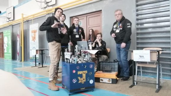 Echipa de robotică a CNDV Sighet s-a calificat la Faza Națională a competiției ”Nație prin Educație” Echipa de robotică a CNDV Sighet s-a calificat la Faza Națională a competiției ”Nație prin Educație”