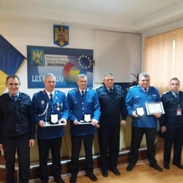 VIDEO | Jandarmii și-au luat rămas bun de la trei colegi care au trecut în rezervă