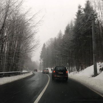 Vizibilitate redusă de ceață, sub 100 de metri, în Pasul Gutâi și Pasul Prislop