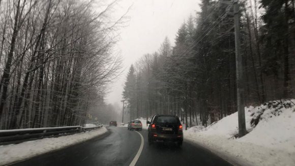 Vizibilitate redusă de ceață, sub 100 de metri, în Pasul Gutâi și Pasul Prislop