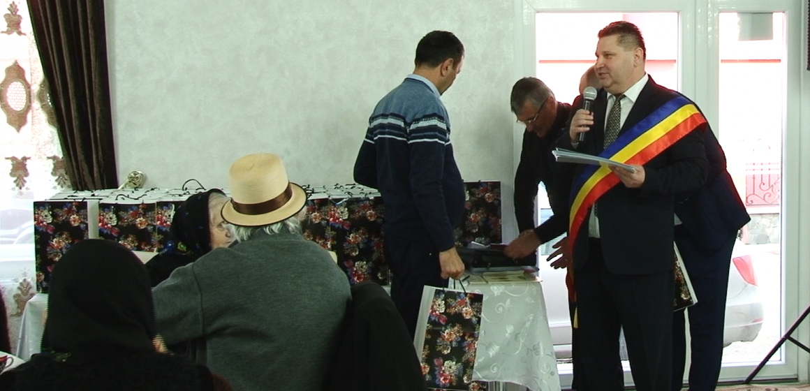 VIDEO | Nunta de Aur – cuplurile din Giulești care au împlinit 50 de ani de căsnicie au fost sărbătorite VIDEO | Nunta de Aur – cuplurile din Giulești care au împlinit 50 de ani de căsnicie au fost sărbătorite