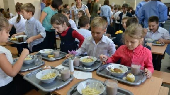 PROIECT: Masă caldă oferită gratuit elevilor
