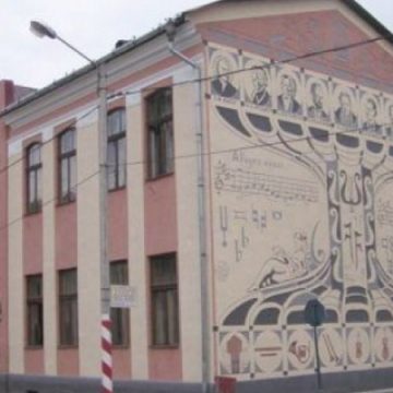 Demersuri pentru achiziționarea unui pian nou la Școala de Muzică și Arte Plastice „George Enescu”