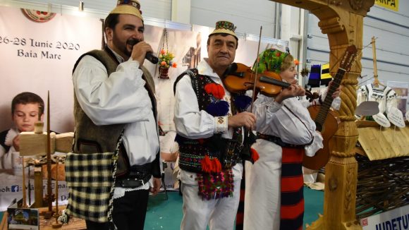 GALERIE FOTO | În târg de București, Maramureșul a avut miezul său aparte GALERIE FOTO | În târg de București, Maramureșul a avut miezul său aparte