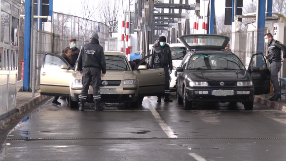 VIDEO | Verificări la intrarea în țară. 113 persoane izolate la domiciliu în Maramureș, niciuna în carantină VIDEO | Verificări la intrarea în țară. 113 persoane izolate la domiciliu în Maramureș, niciuna în carantină