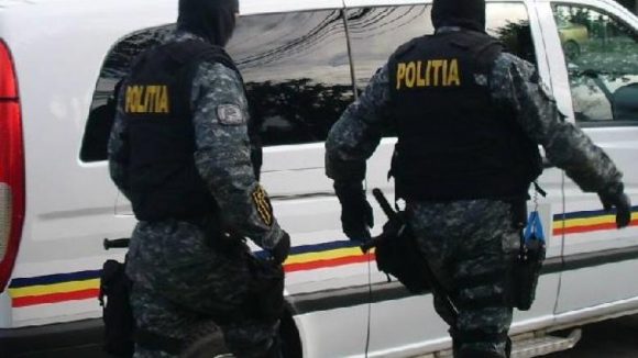 VIDEO | Percheziţii domiciliare efectuate de poliţiştii specializaţi în investigarea criminalităţii economice, pe raza comunei Bârsana VIDEO | Percheziţii domiciliare efectuate de poliţiştii specializaţi în investigarea criminalităţii economice, pe raza comunei Bârsana