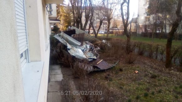 Mai multe localități din Maramureș au rămas fără energie electrică din cauza vântului Mai multe localități din Maramureș au rămas fără energie electrică din cauza vântului