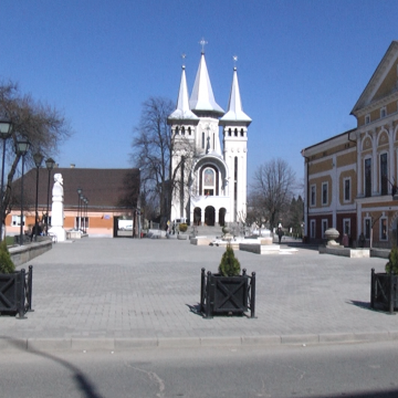 VIDEO | Clopotele bisericilor din Sighet au răsunat la ora 12