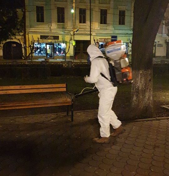 VIDEO | S-a făcut dezinfectarea zonelor publice în Sighetu Marmației și în Cavnic VIDEO | S-a făcut dezinfectarea zonelor publice în Sighetu Marmației și în Cavnic