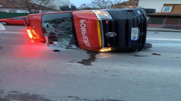 VIDEO | Accident cu un microbuz al ISU cu maramureșeni care trebuiau să fie duși în carantină VIDEO | Accident cu un microbuz al ISU cu maramureșeni care trebuiau să fie duși în carantină