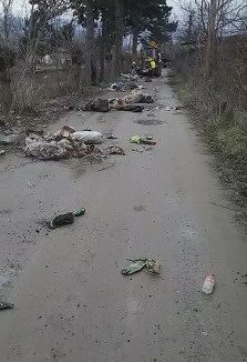 VIDEO | Curățenia de primăvară scoate la iveală cantități uriașe de deșeuri pe străzile din Sighet VIDEO | Curățenia de primăvară scoate la iveală cantități uriașe de deșeuri pe străzile din Sighet