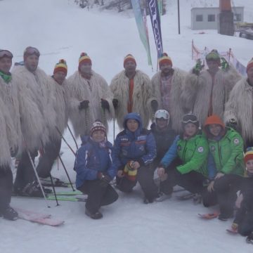 VIDEO | Monitorii a peste 10 scoli de ski s-au întîlnit in Cavnic VIDEO | Monitorii a peste 10 scoli de ski s-au întîlnit in Cavnic