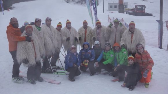 VIDEO | Monitorii a peste 10 scoli de ski s-au întîlnit in Cavnic
