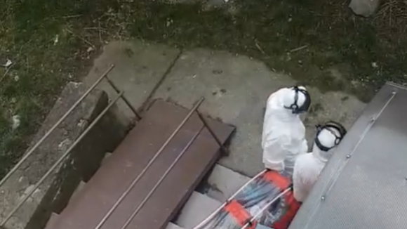 VIDEO | Persoană suspectă de coronavirus dusă cu izoleta la Spitalul de Boli Infecțioase din Baia Mare
