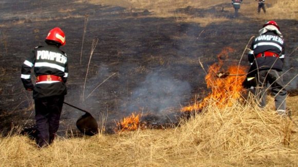 VIDEO | Tot mai multe incendii de vegetație uscată apar în aceste zile în Maramureș VIDEO | Tot mai multe incendii de vegetație uscată apar în aceste zile în Maramureș