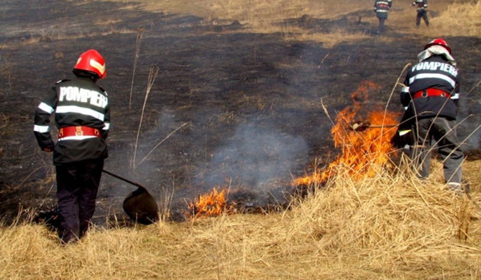 Audio | Incendii de vegetație în tot județul Audio | Incendii de vegetație în tot județul