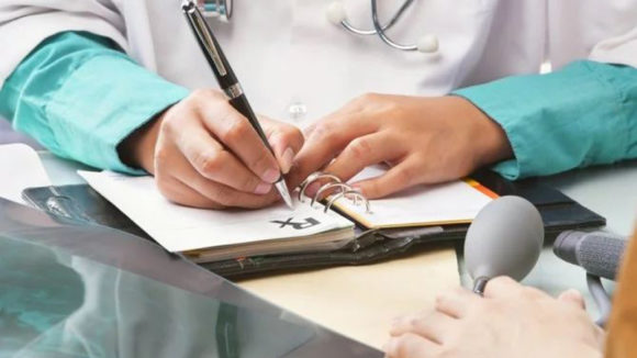 VIDEO | Cabinetele policlinicilor s-au închis, iar sarcinile medicilor specialiști au fost preluate de către medicii de familie