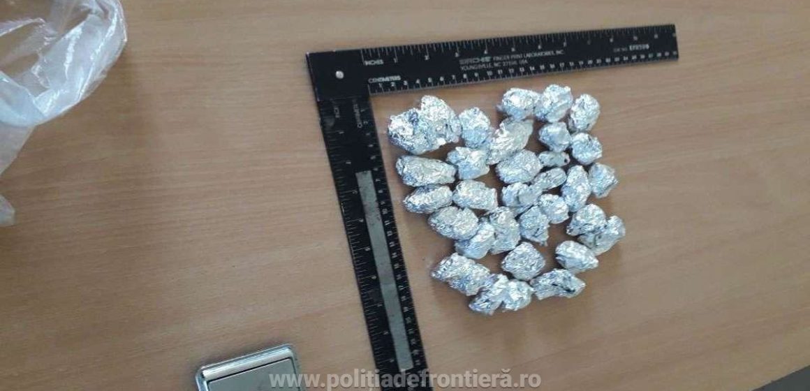 VIDEO | Canabis descoperit de polițiștii de frontieră asupra a doi tineri din Maramureș