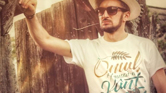 VIDEO :”Merităm ce ni se-ntâmplă, asta-i plata cu dobândă”. spune sighteanul Găvrilă Dunca, într-un clip proaspăt lansat pe rețelele de socializare VIDEO :”Merităm ce ni se-ntâmplă, asta-i plata cu dobândă”. spune sighteanul Găvrilă Dunca, într-un clip proaspăt lansat pe rețelele de socializare