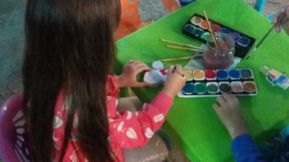 VIDEO | Angajații Asociației Autism Baia Mare lucrează voluntar și oferă online servicii de suport pentru copiii cu autism