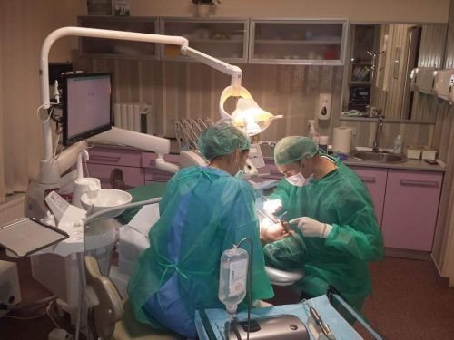 VIDEO | Un singur cabinet de medicină dentară asigură servicii de urgență în Sighet, în această perioadă VIDEO | Un singur cabinet de medicină dentară asigură servicii de urgență în Sighet, în această perioadă