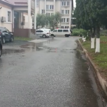 VIDEO | Șapte persoane au fost reținute în urma scandalului din parcarea unui centru comercial VIDEO | Șapte persoane au fost reținute în urma scandalului din parcarea unui centru comercial