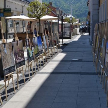 Memorialul Sighet s-a redeschis publicului cu o expoziție inedită amenajată pe pietonala ”Corneliu Coposu” Memorialul Sighet s-a redeschis publicului cu o expoziție inedită amenajată pe pietonala ”Corneliu Coposu”