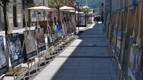 Memorialul Sighet s-a redeschis publicului cu o expoziție inedită amenajată pe pietonala ”Corneliu Coposu” Memorialul Sighet s-a redeschis publicului cu o expoziție inedită amenajată pe pietonala ”Corneliu Coposu”