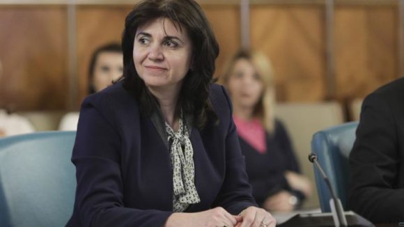 Cum va fi încheiată situația școlară a elevilor care nu pot face lecții online. Anunțul ministrului Anisie Cum va fi încheiată situația școlară a elevilor care nu pot face lecții online. Anunțul ministrului Anisie