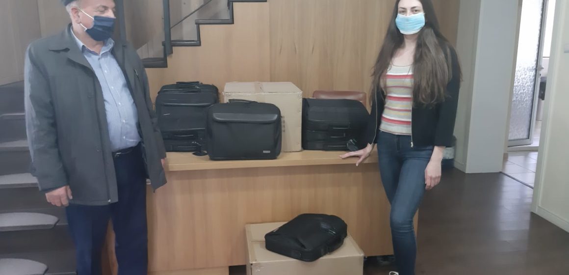 Sindicatul Liber din Învățământ Maramureș împrumută laptopurile Centrului său de formare pentru învățarea online Sindicatul Liber din Învățământ Maramureș împrumută laptopurile Centrului său de formare pentru învățarea online
