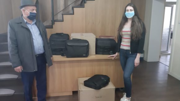 Sindicatul Liber din Învățământ Maramureș împrumută laptopurile Centrului său de formare  pentru învățarea online