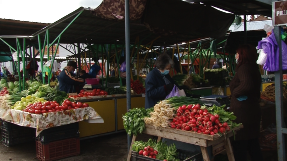 VIDEO | Tarabe pline, cumpărători puțini