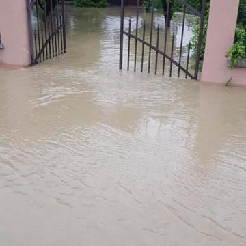 Ploi torențiale la Sighet. Mai multe gospodării indundate pe Făget