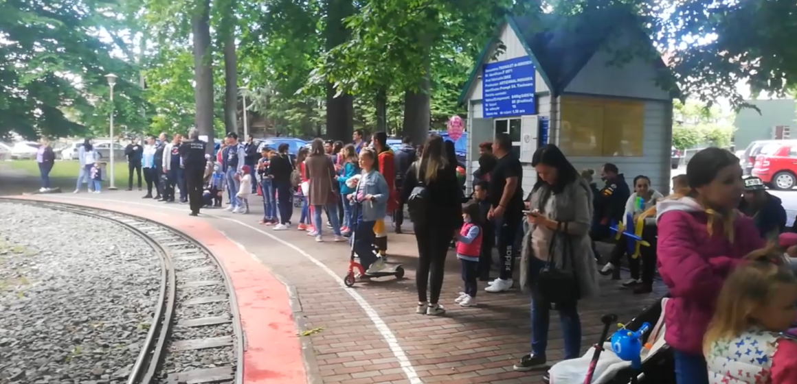 VIDEO | Lume multă prin parcuri și reguli ignorate