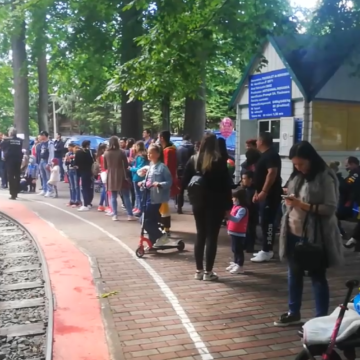 VIDEO | Lume multă prin parcuri și reguli ignorate