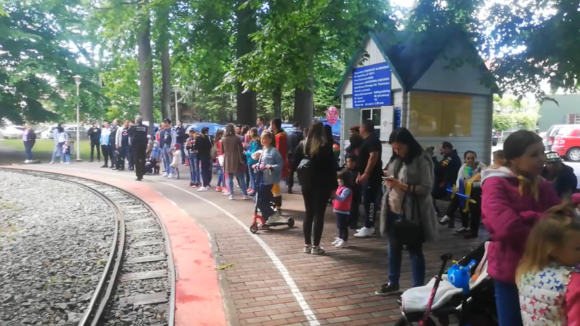VIDEO | Lume multă prin parcuri și reguli ignorate