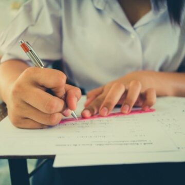 Absolvenţii de liceu din partea minorităţilor naţionale au susținut azi proba la Limba şi literatura maternă la Bacalaureat