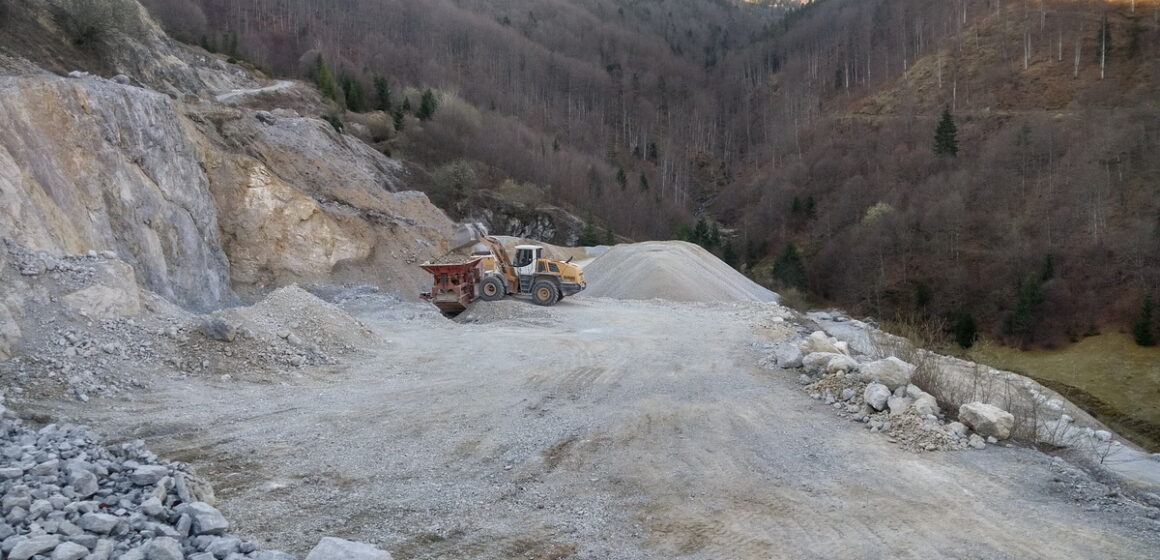 VIDEO | Comuna Mireșu Mare are propria carieră de piatră ce va servi pentru reabilitarea drumurilor comunale VIDEO | Comuna Mireșu Mare are propria carieră de piatră ce va servi pentru reabilitarea drumurilor comunale
