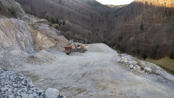 VIDEO | Comuna Mireșu Mare are propria carieră de piatră ce va servi pentru reabilitarea drumurilor comunale VIDEO | Comuna Mireșu Mare are propria carieră de piatră ce va servi pentru reabilitarea drumurilor comunale