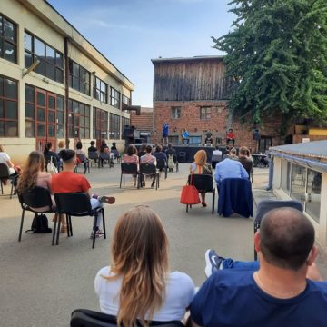 REPORTAJUL ZILEI: DIN NOU LA TEATRU REPORTAJUL ZILEI: DIN NOU LA TEATRU
