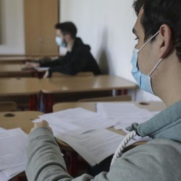 EVALUAREA NAȚIONALĂ: Absolvenții de clasa a VIII-a susțin astăzi prima probă la Limba și literatura română