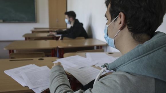 EVALUAREA NAȚIONALĂ: Absolvenții de clasa a VIII-a susțin astăzi prima probă la Limba și literatura română