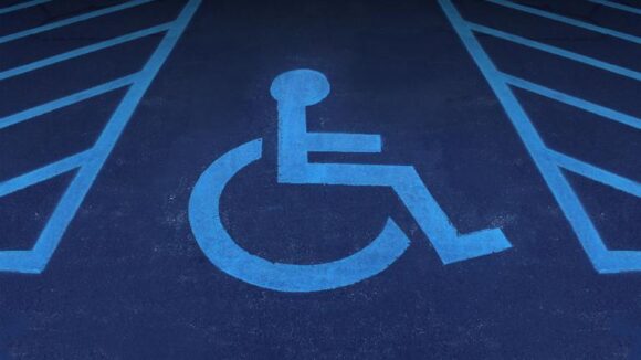 Parchezi pe locurile rezervate persoanelor cu handicap? De sâmbătă riști o amendă de 10.000 de lei Parchezi pe locurile rezervate persoanelor cu handicap? De sâmbătă riști o amendă de 10.000 de lei