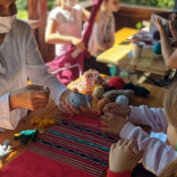 VIDEO | Muzeul de Etnografie și Artă Populară Maramureș a dat start atelierelor de vacanță dedicate copiilor