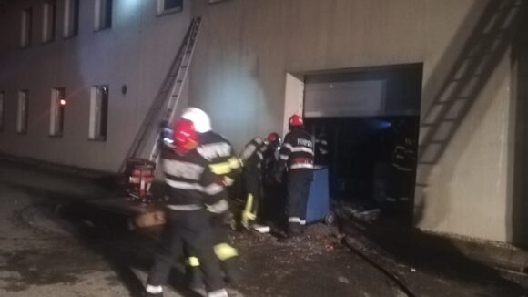 VIDEO | Reprezentanță auto cuprinsă de flăcări VIDEO | Reprezentanță auto cuprinsă de flăcări