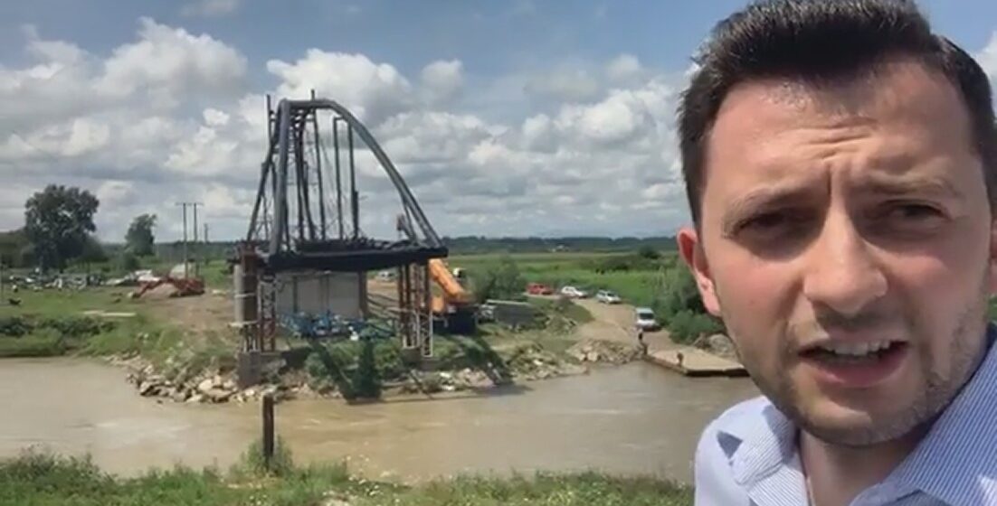 VIDEO | Vlad Duruș, deputat USR, atacă dur administrația publică locală din Ulmeni, din cauza lucrărilor la podul peste Someș VIDEO | Vlad Duruș, deputat USR, atacă dur administrația publică locală din Ulmeni, din cauza lucrărilor la podul peste Someș