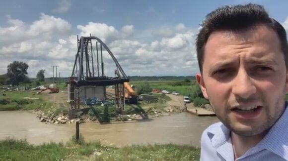 VIDEO | Vlad Duruș, deputat USR, atacă dur administrația publică locală din Ulmeni, din cauza lucrărilor la podul peste Someș