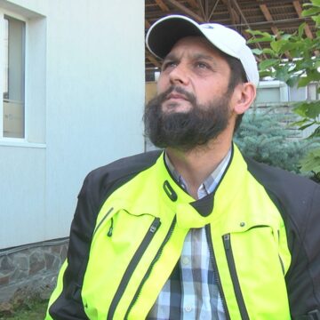 VIDEO | Un cetățean din Coștiui, mulțumit că drumul de acces spre casă, a fost pietruit