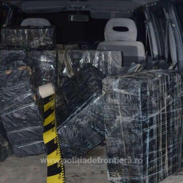 VIDEO | Contrabandă cu urmărire și o mașină abandonată. Țigări s-au găsit, contrabandiști nu